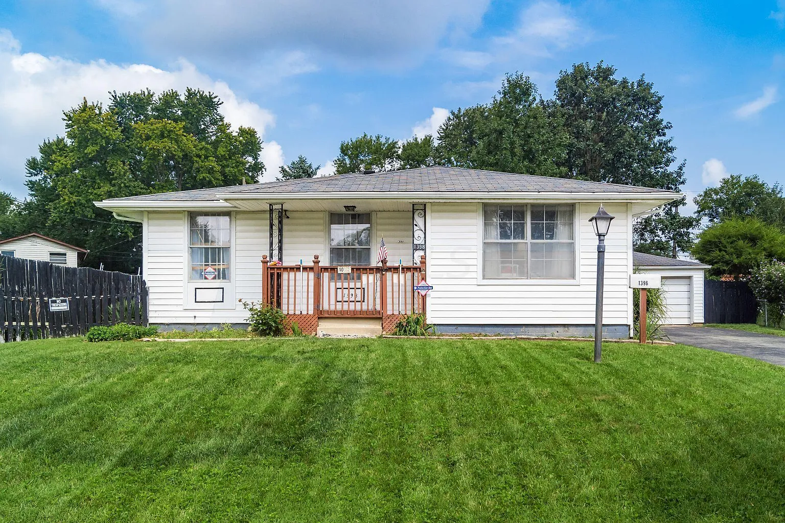 1398 Archmere Sq N photo 1