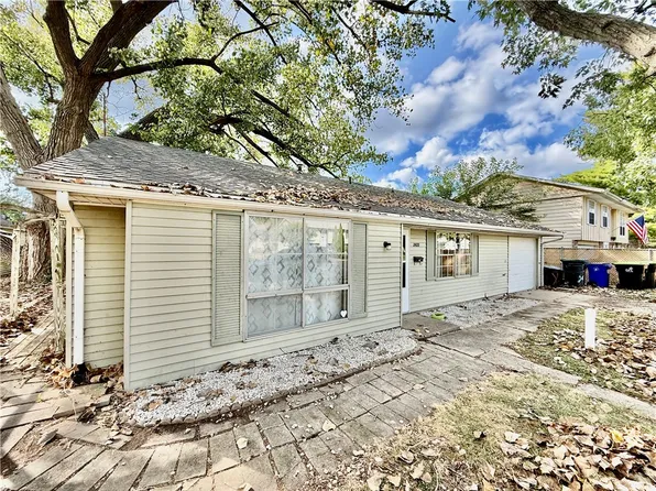 2423 Quail Dr, Decatur, IL 62521