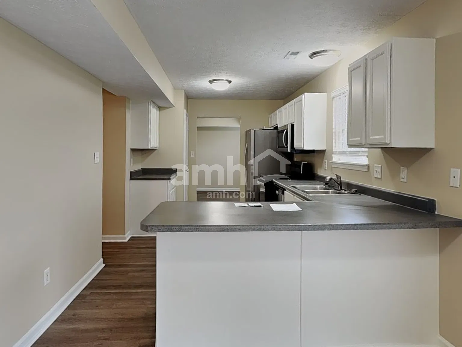 4 bed, 2.5 bath, 1920 sqft, $2,205 — Photo 3