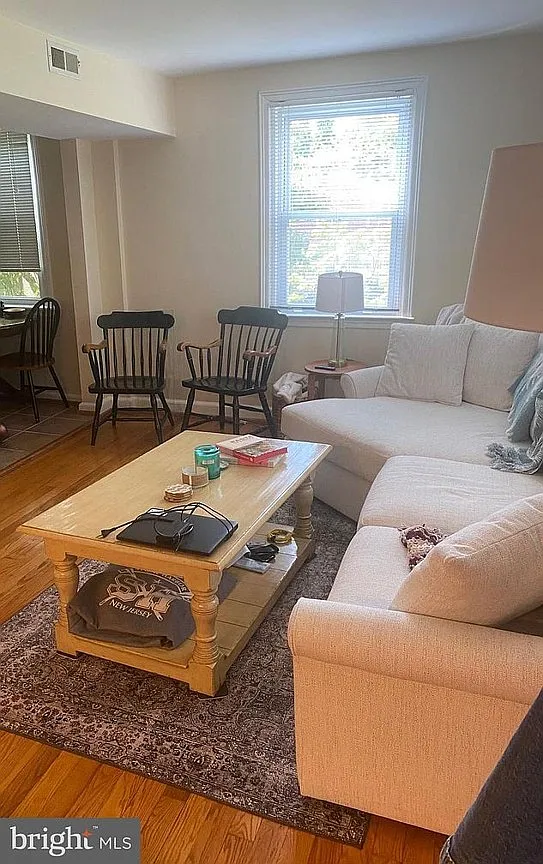 2 bed, 900 sqft, $1,620 — Photo 3