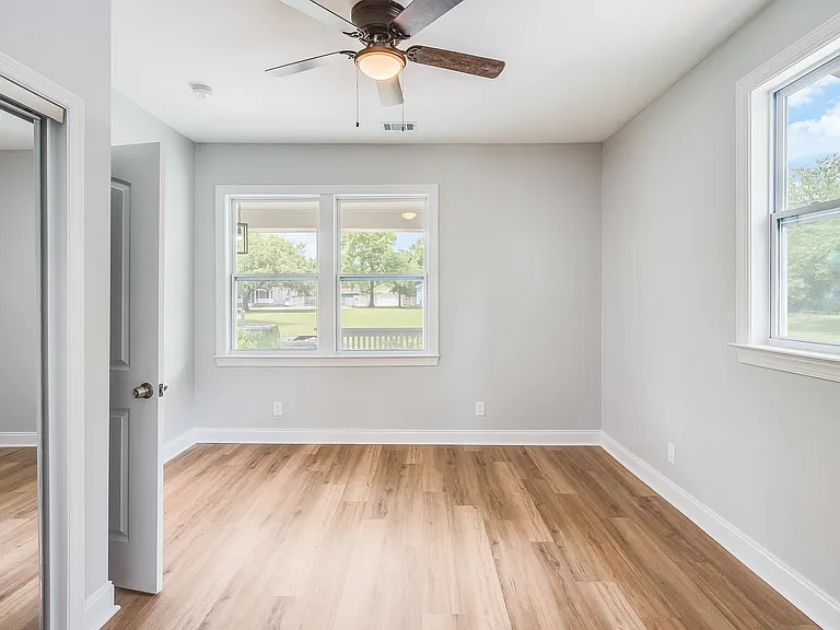 1217 E Park Ave — Photo 10