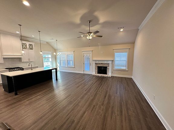 2nd image of 3141 Rosewood Drive