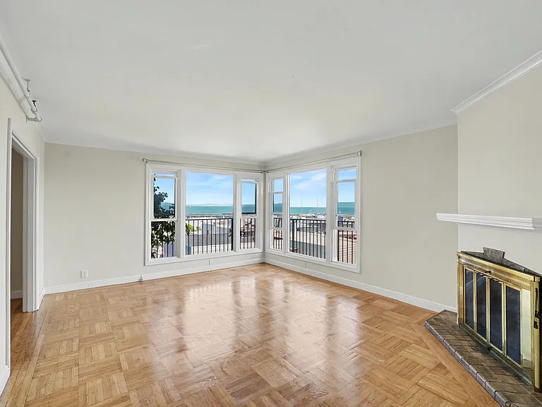 Renovated 3br W/ Dining Room. Views! Parking Avail., Free Laundry! — Photo 2