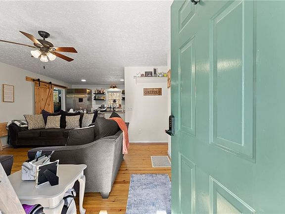 4th image of 431 Clover Leaf Rd