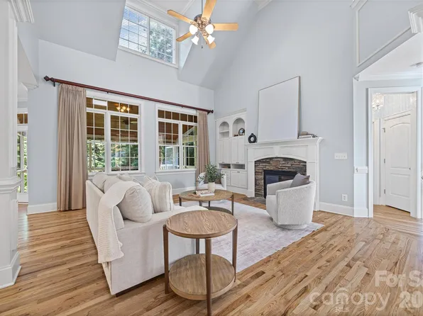 2455 Talbot Ct, Sherrills Ford, NC 28673