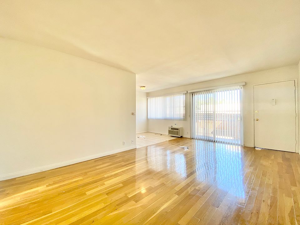 1st image of 723 N Hayworth Ave #6
