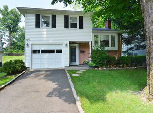 330 Runnymede Rd, Essex Fells, NJ 07021