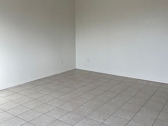 3rd image of 4040 N Montgomery Cir #1