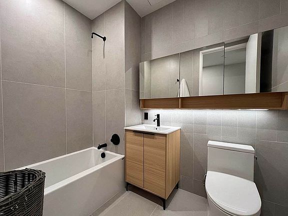 3rd image of 945 Carroll St #4