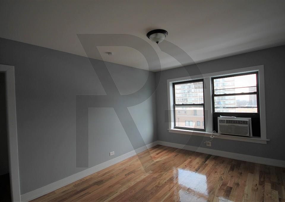 2nd image of 550 W Arlington Pl #550807