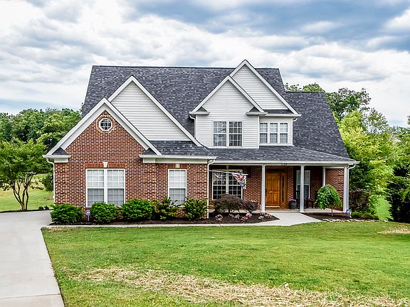 3rd image of 1128 Oxford Hills Dr