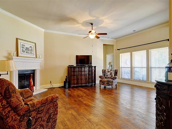 3rd image of 1601 Edinborough Ct