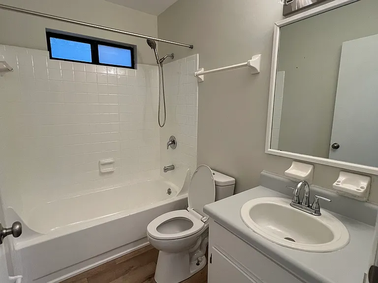 2682 N Point Ct #B — Photo 3
