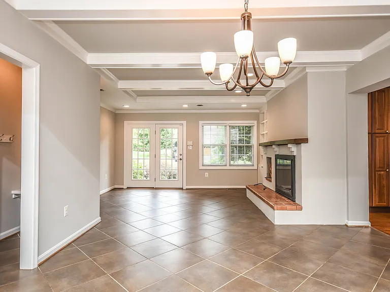 1211 Vinita Ln — Photo 17