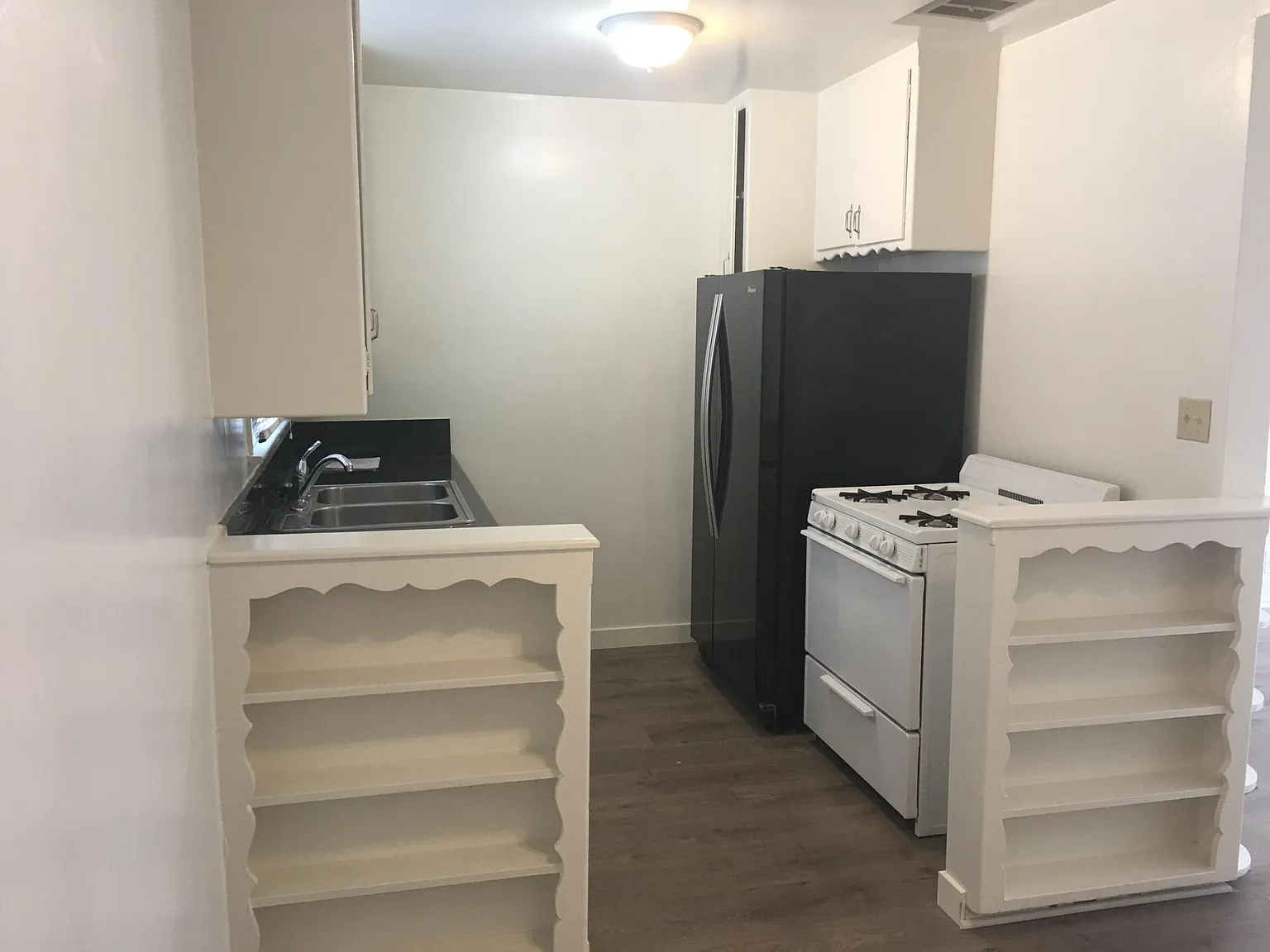 4941 Whitsett Ave — Photo 3