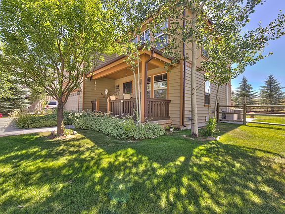 3rd image of 980 Mountain Willow Ln