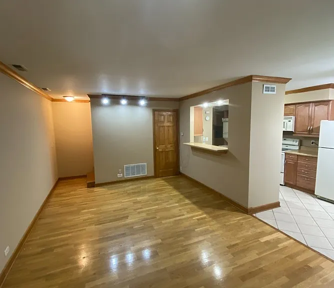 1194 Cove Dr — Photo 2