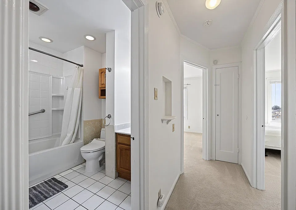 Entrance Facing West Towards Bedrooms and Bathroom