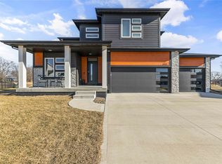 680 Morning Star Ct, Waukee, IA 50263