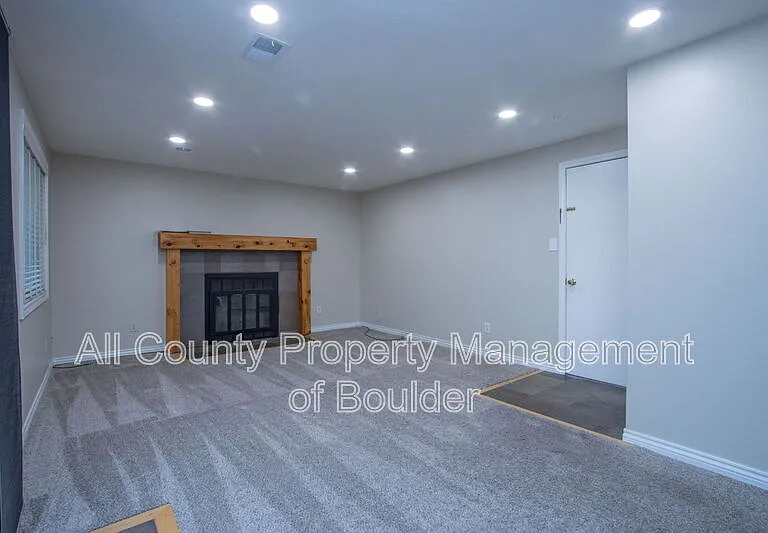 2124 Stuart St — Photo 12
