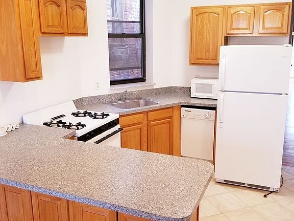 3rd image of 2067 Steinway St APT 3R