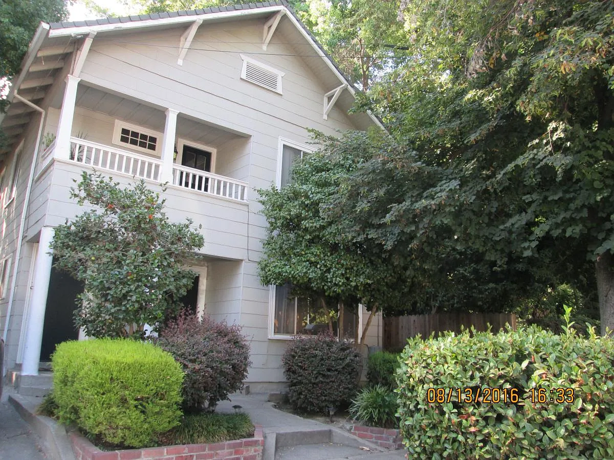 2 bed, 950 sqft, $2,050 — Photo 1