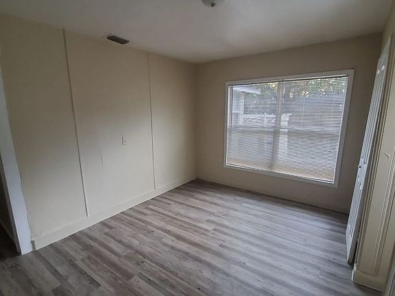 5th image of 10112 N Aster Ave