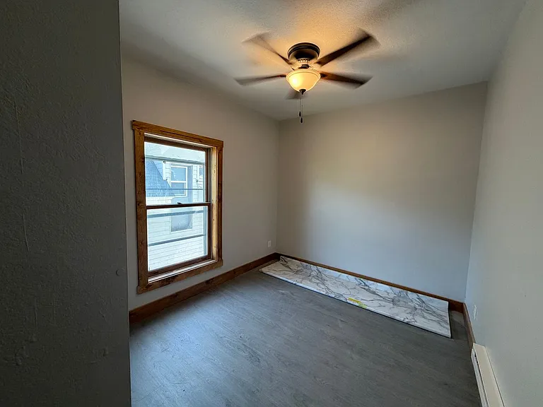 317 Earl St — Photo 10