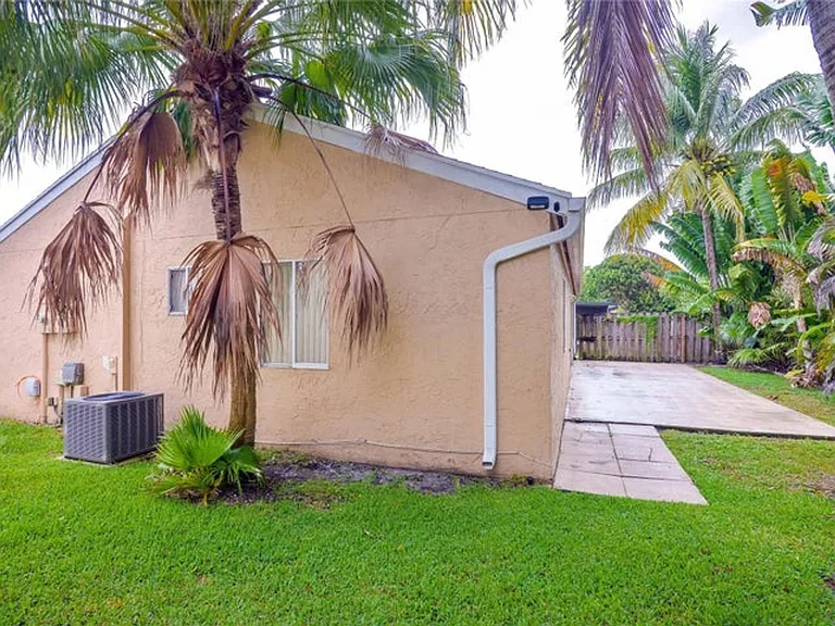 18813 Cloud Lake Cir — Photo 10
