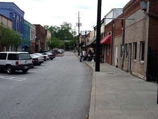4th image of 914 Commercial St NE