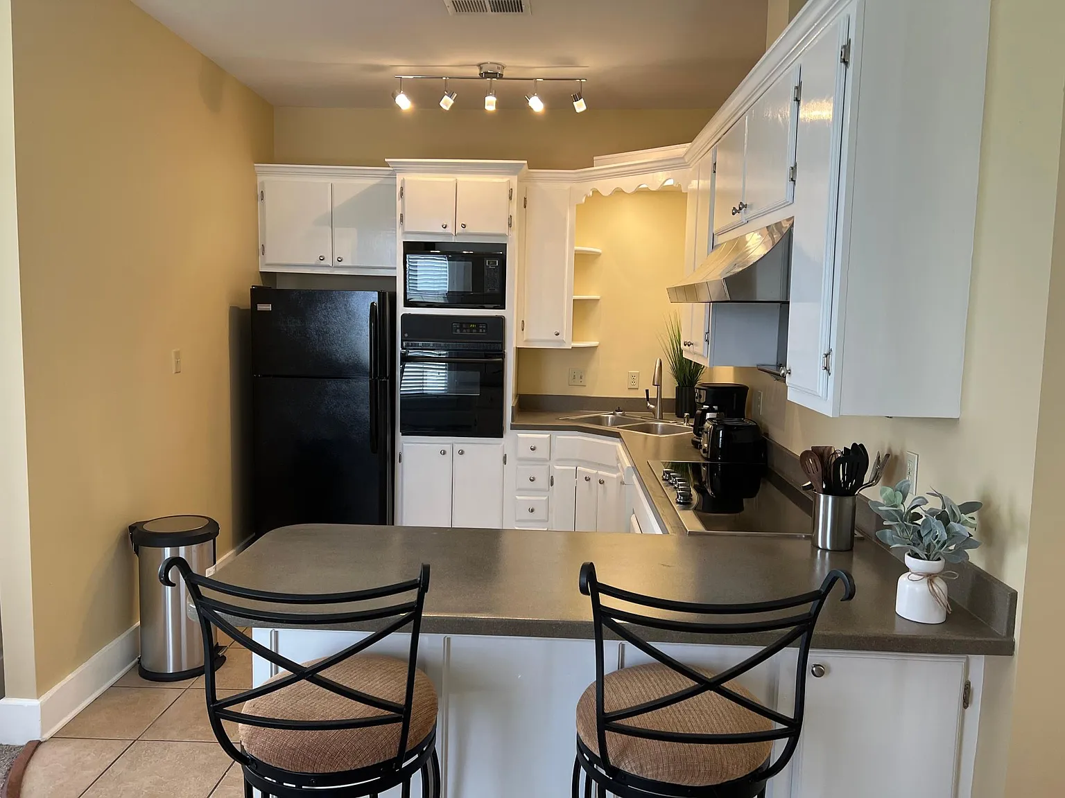 105 S McLemore Ave — Photo 3
