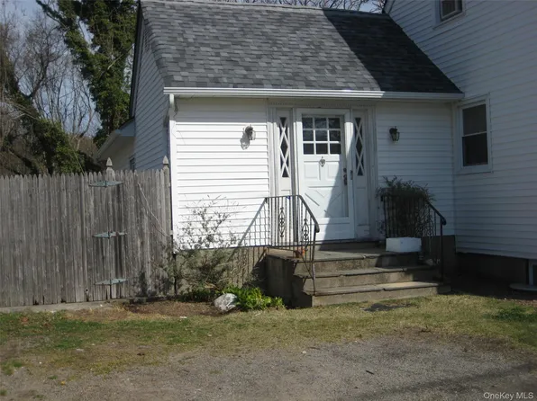 117 Blydenburg Ave #B, Smithtown, NY 11787