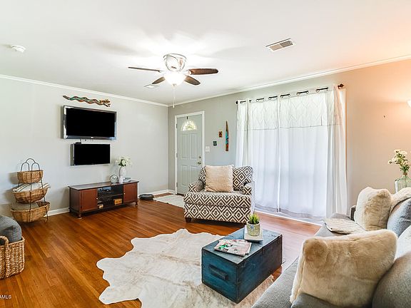 3rd image of 105 Belle Dame Dr