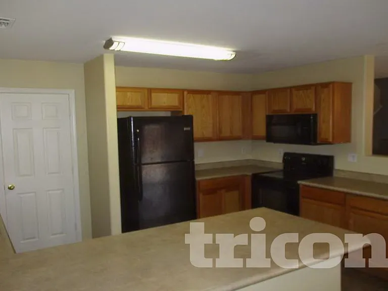 3315 W Fraktur Rd — Photo 5