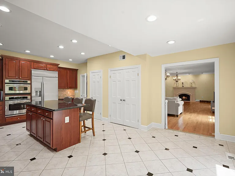 9809 Hall Rd — Photo 12