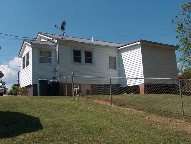 2nd image of 376 Reservoir Rd