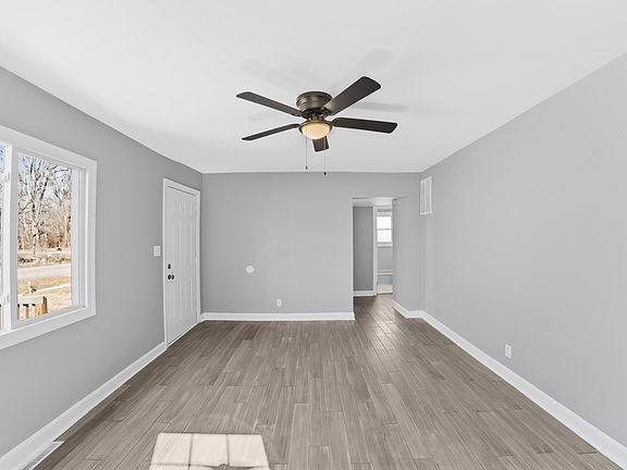 3rd image of 313 Dallas St