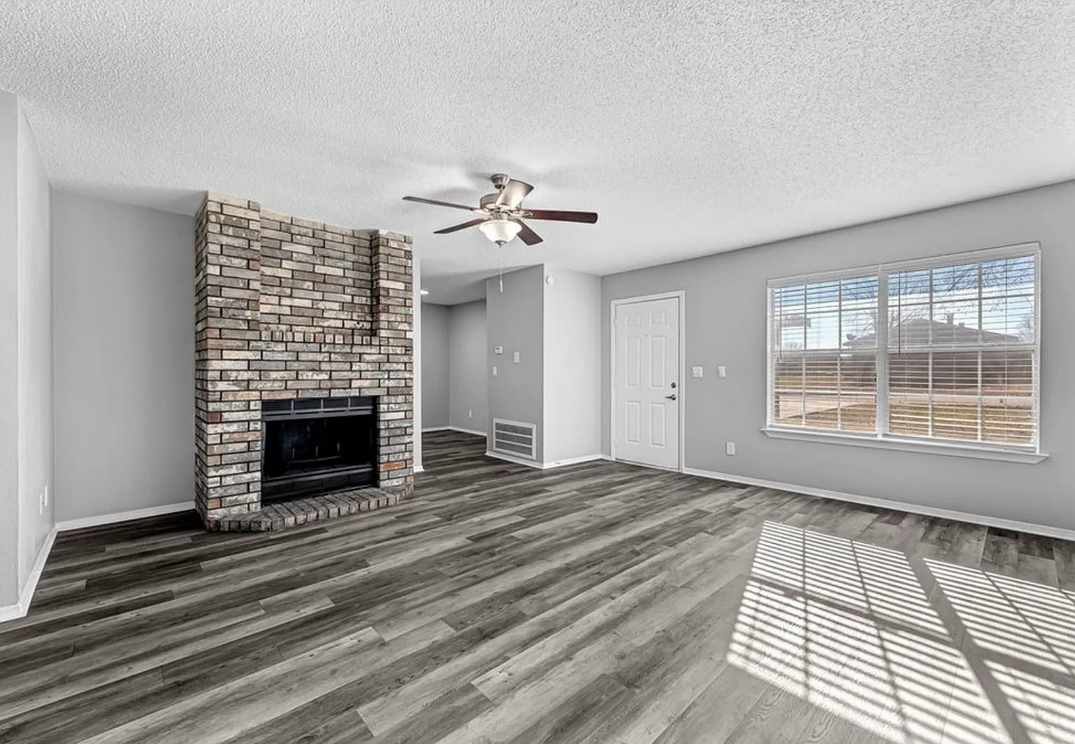 2 bed, 1.5 bath, 997 sqft, $1,500 — Photo 4