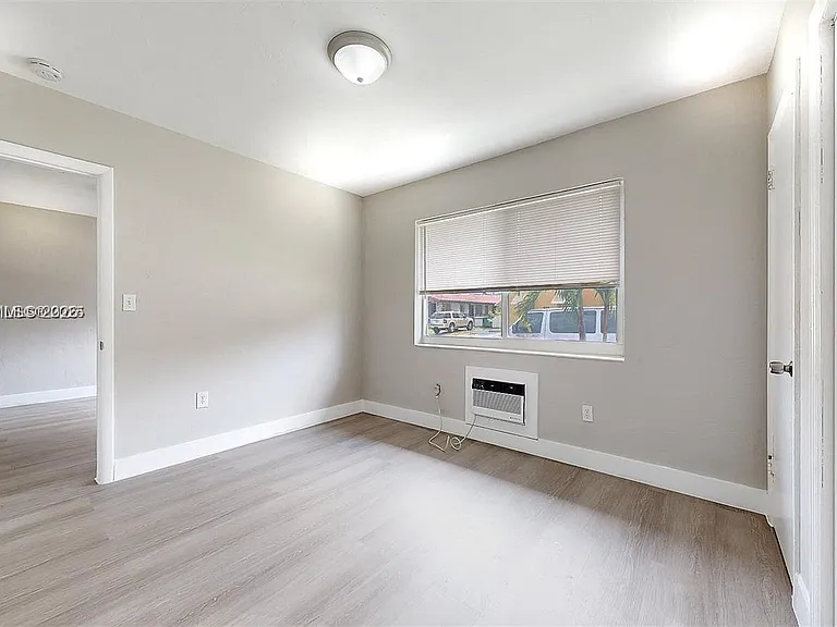 891 SW 5th St #2 — Photo 17