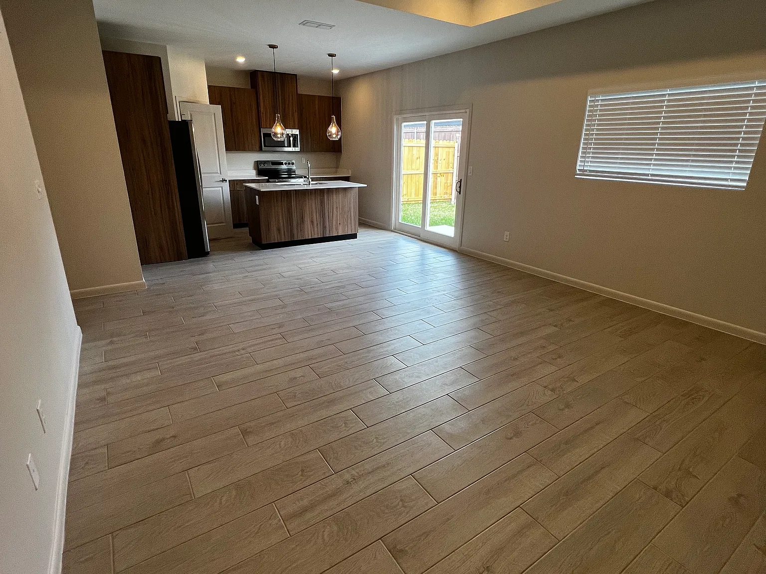 3 bed, 1180 sqft, $1,550 — Photo 3