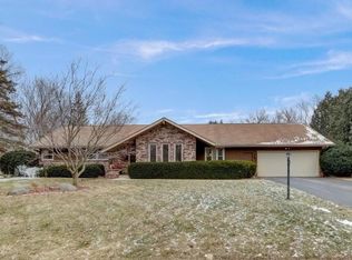 7426 N Braeburn Ln, Glendale, WI 53209