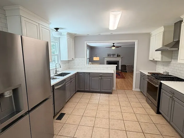 121 Ashbrook Dr — Photo 3