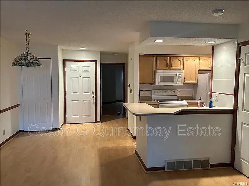 2 bed, 2.0 bath, 1085 sqft, $1,420 — Photo 2