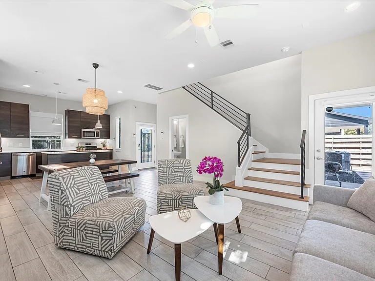 2210 Wipprecht St — Photo 12