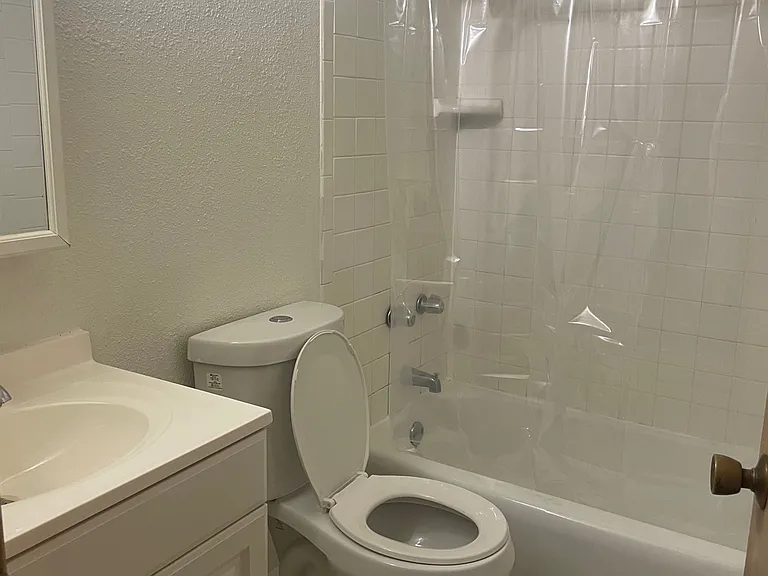 2619 N Oakland Ave — Photo 19