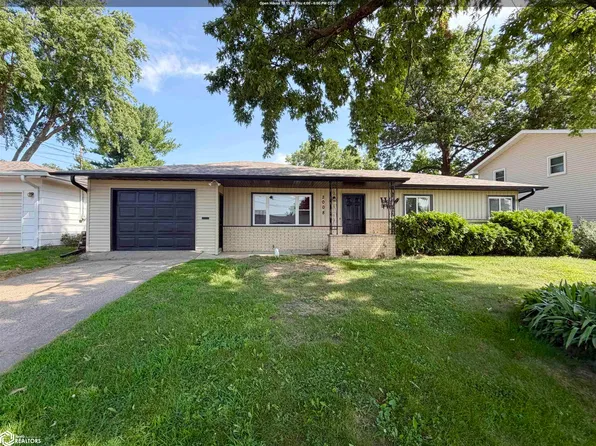 2008 N 3rd Ave E, Newton, IA 50208
