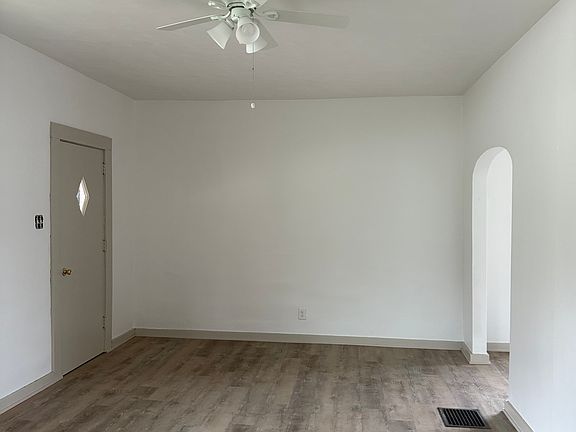3rd image of 148 Oakview Ave