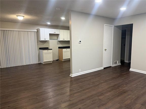 4th image of 11415 Richmond Ave