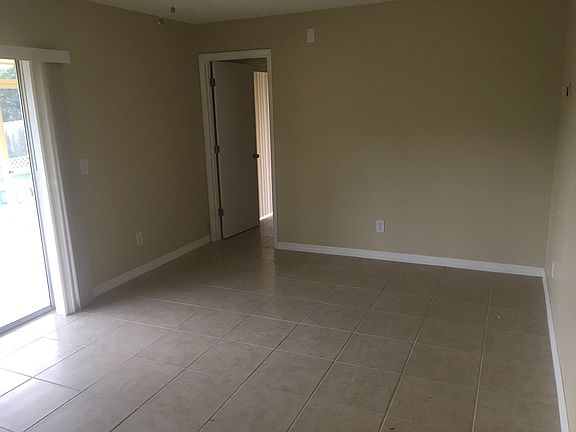 4th image of 216 Cranbrook Dr