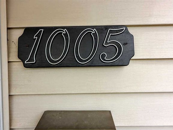 4th image of 1005 E Hines Ave